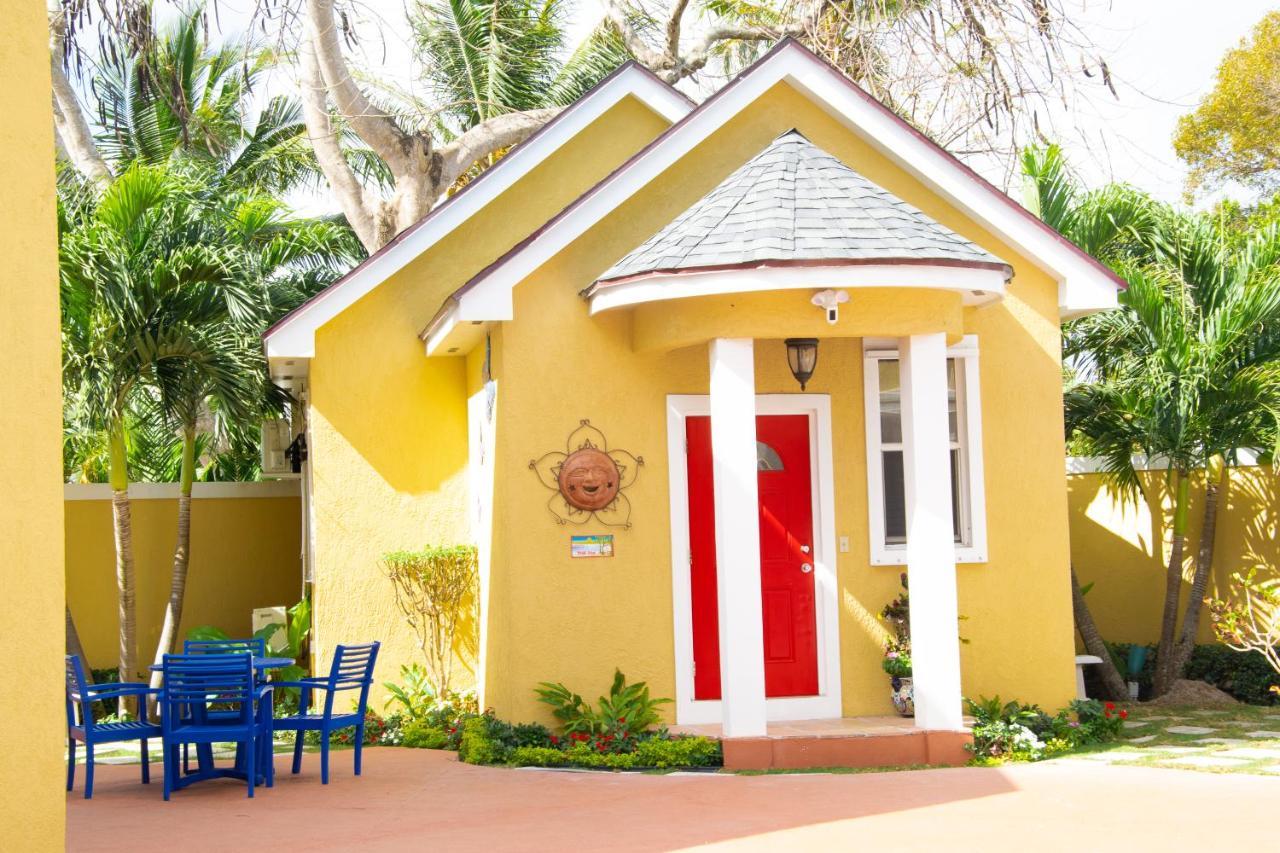 Brownstone Guesthouses Nassau Dış mekan fotoğraf