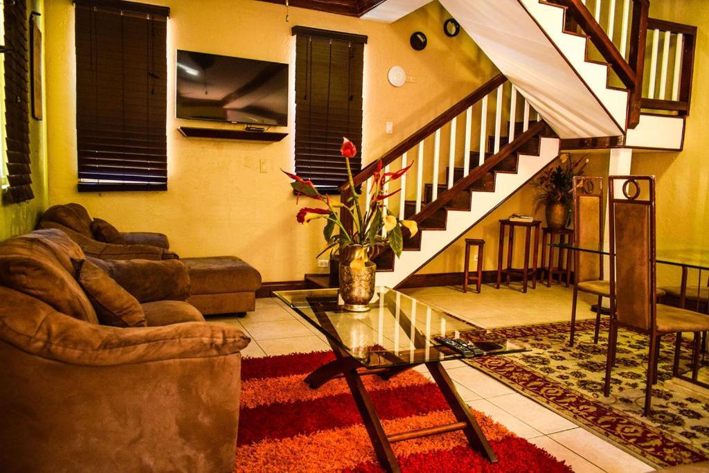 Brownstone Guesthouses Nassau Dış mekan fotoğraf